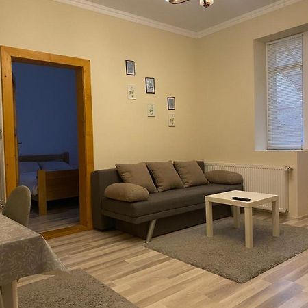Central House Oradea Bagian luar foto