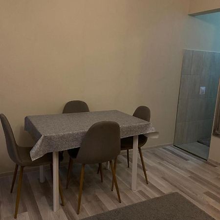 Central House Oradea Bagian luar foto