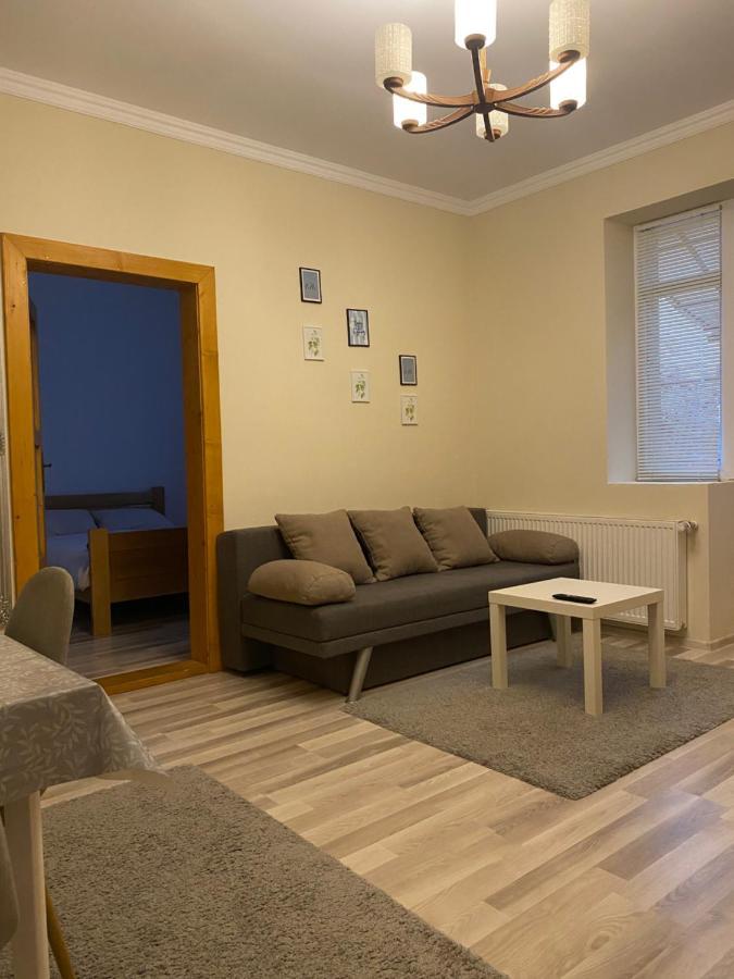 Central House Oradea Bagian luar foto