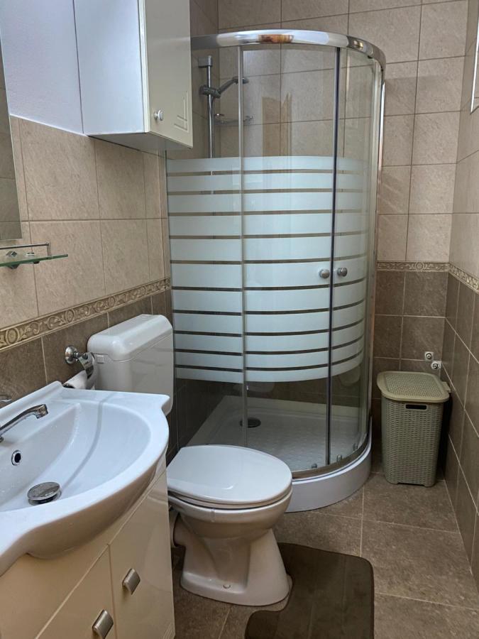 Central House Oradea Bagian luar foto