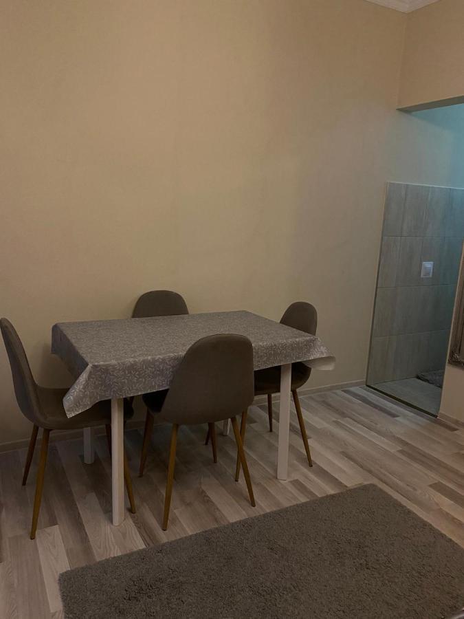 Central House Oradea Bagian luar foto