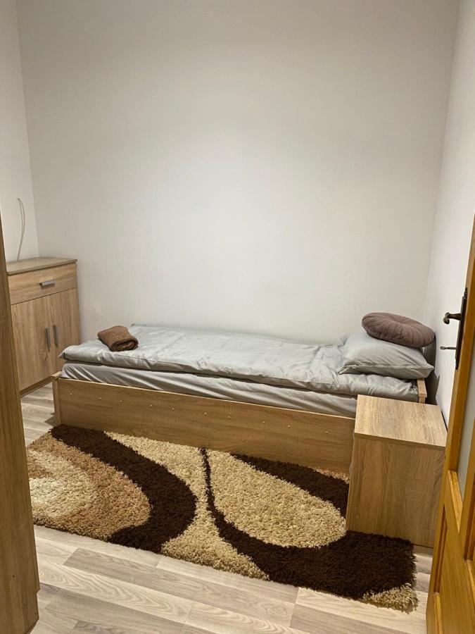 Central House Oradea Bagian luar foto
